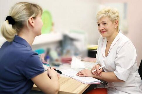 Az ágyéki régióban jelentkező hátfájás diagnosztizálásához konzultálnia kell egy terapeutával